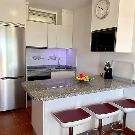 Horizon Views - Excellent Location With Ocean View *